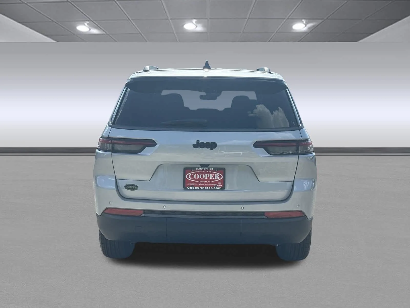 New 2026 Silver Zynith Exterior Paint Jeep Laredo Altitude image 4