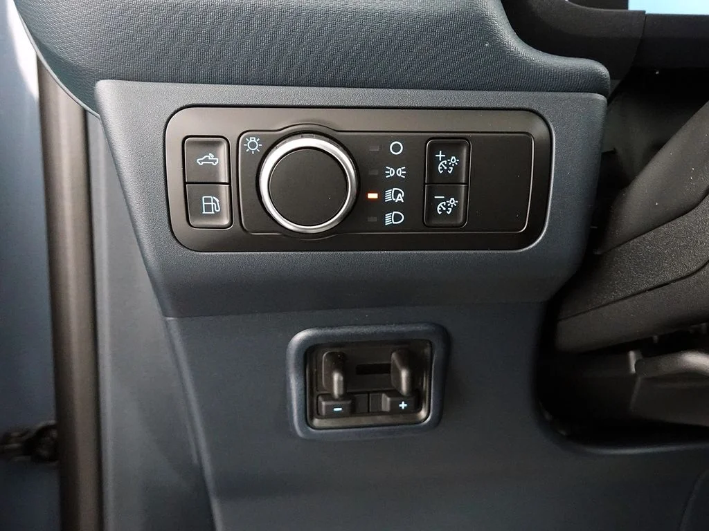 New 2026 Azure Gray Metallic Tri-Coat Ford XLT image 18