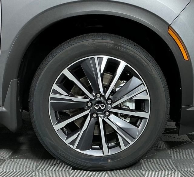 New 2027 GRAPHITE SHADOW INFINITI Luxe FWD image 7