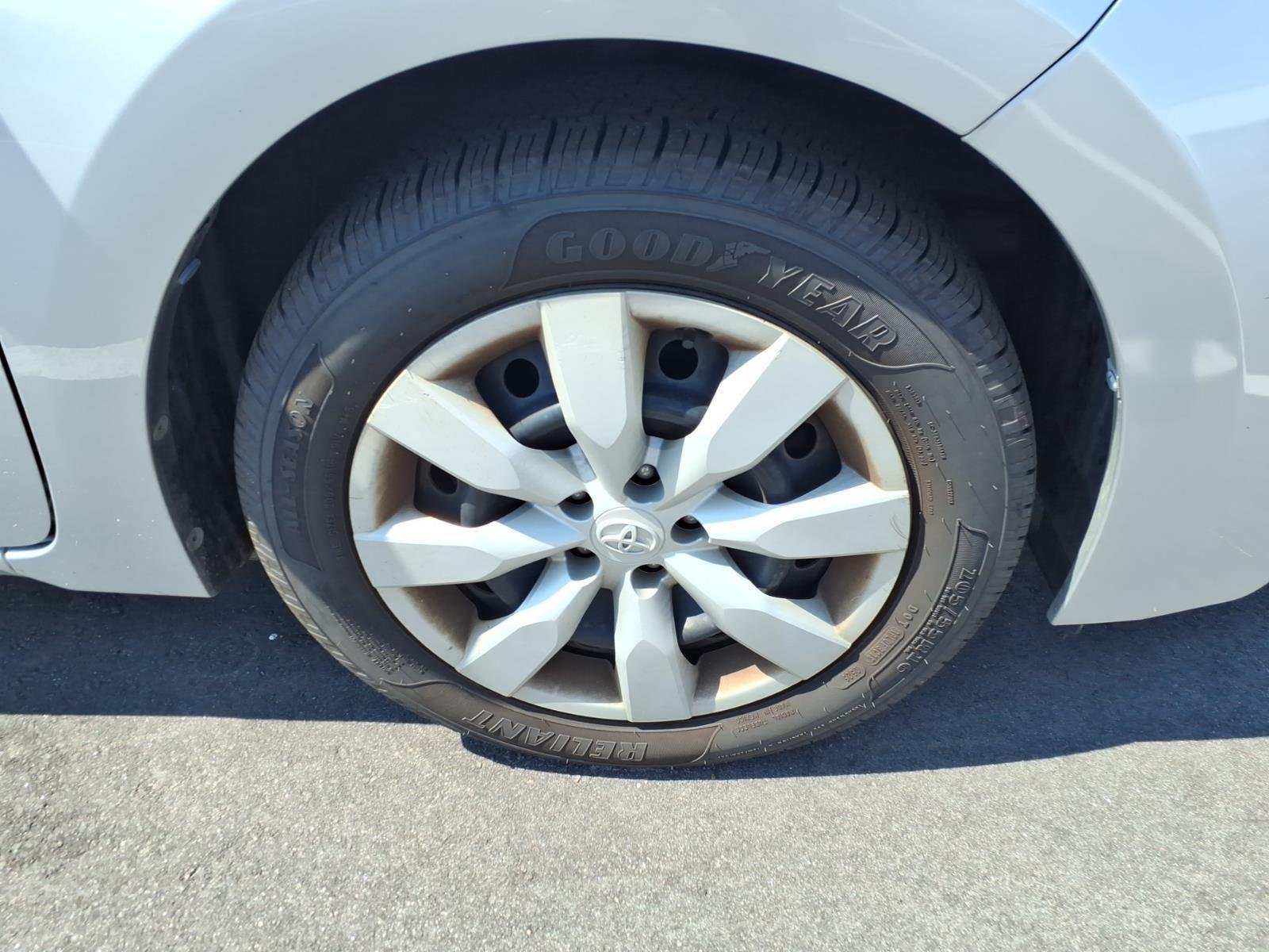 Used 2015 Classic Silver Metallic Toyota LE image 7
