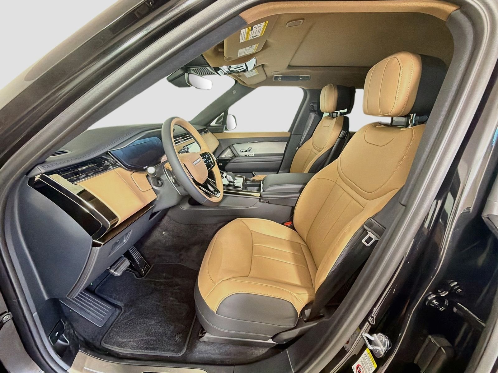 New 2026 Santorini Black Land Rover Dynamic SE image 23
