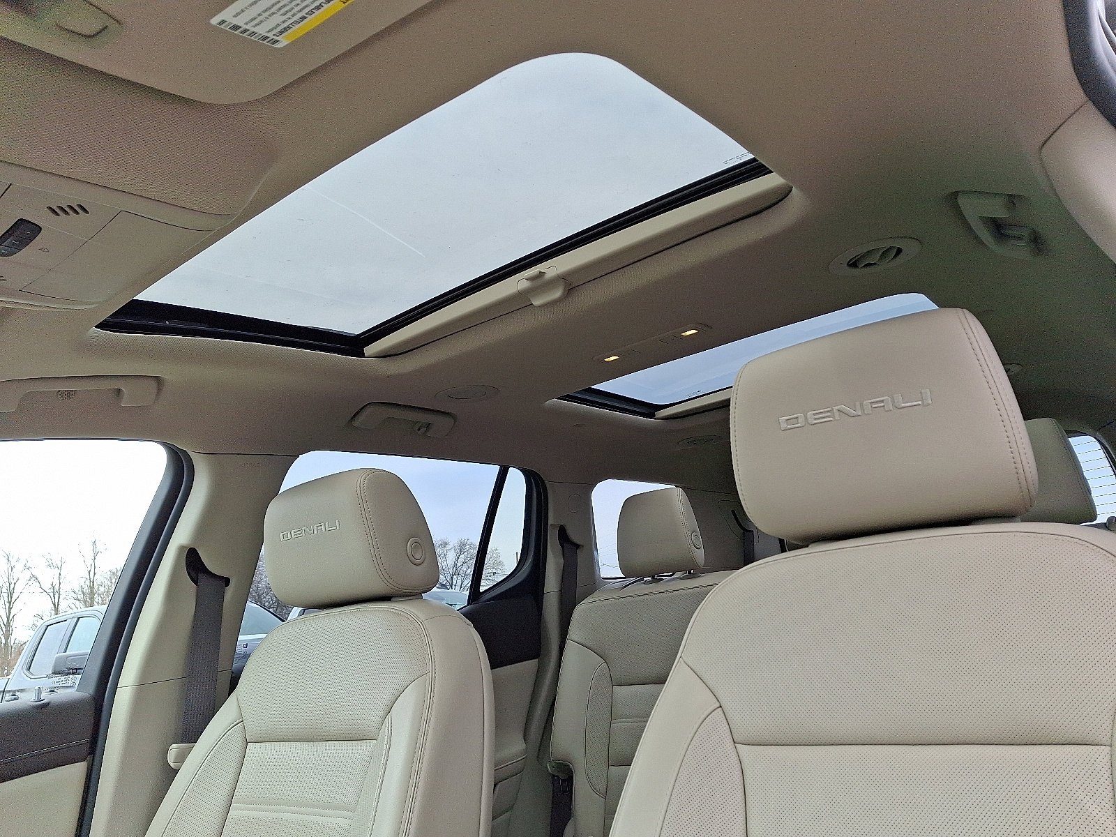 2019 GMC Acadia Denali - Photo 17