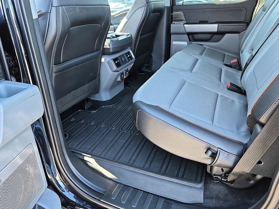 Used 2025 Blue Metallic Ford LARIAT image 29