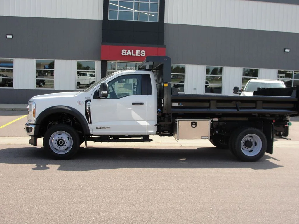 New 2025 Oxford White Ford F-550® XL image 2