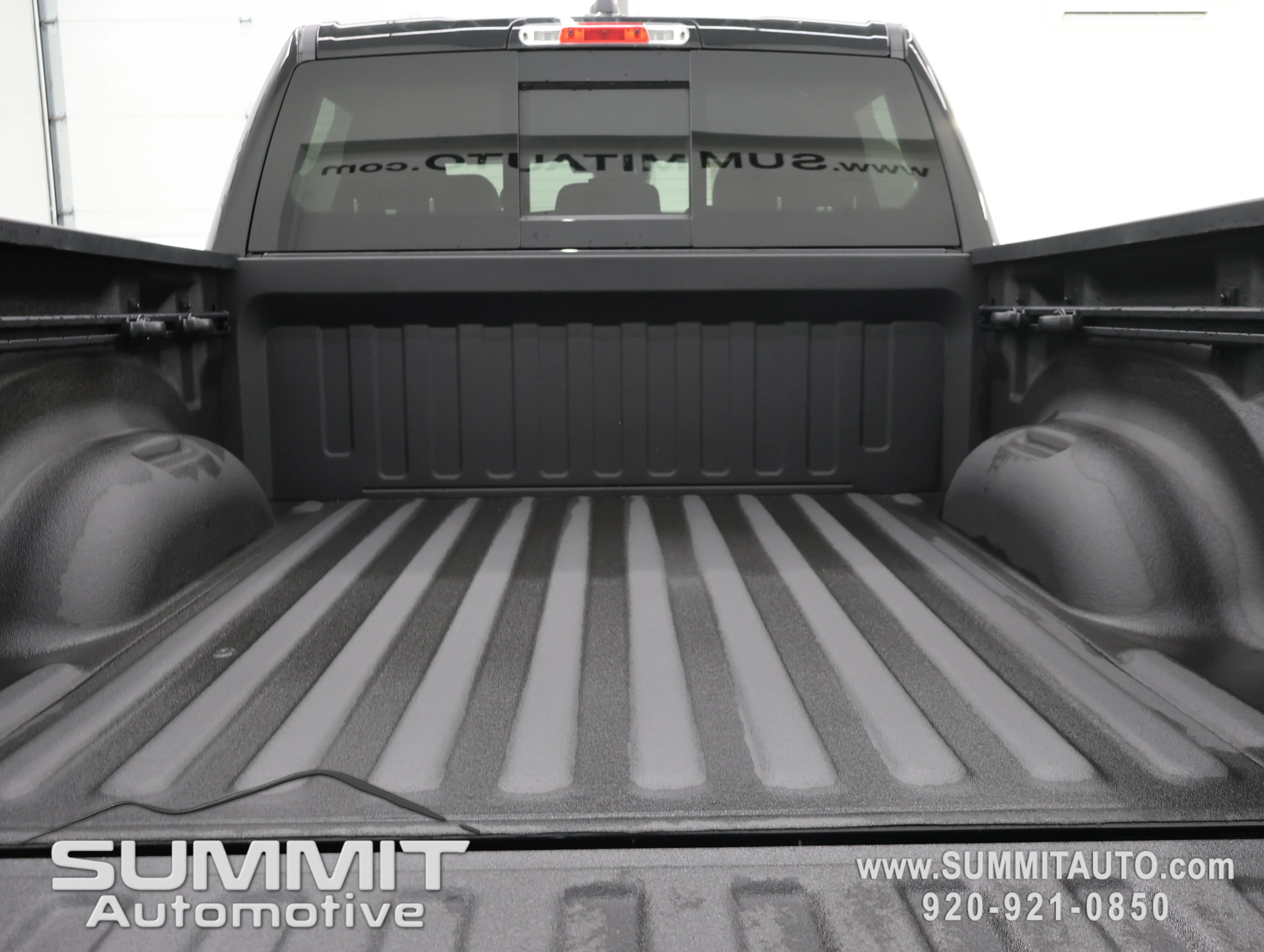 New 2026 Diamond Black Crystal Pearl-Coat Exterior Paint RAM Big Horn/Lone Star image 29