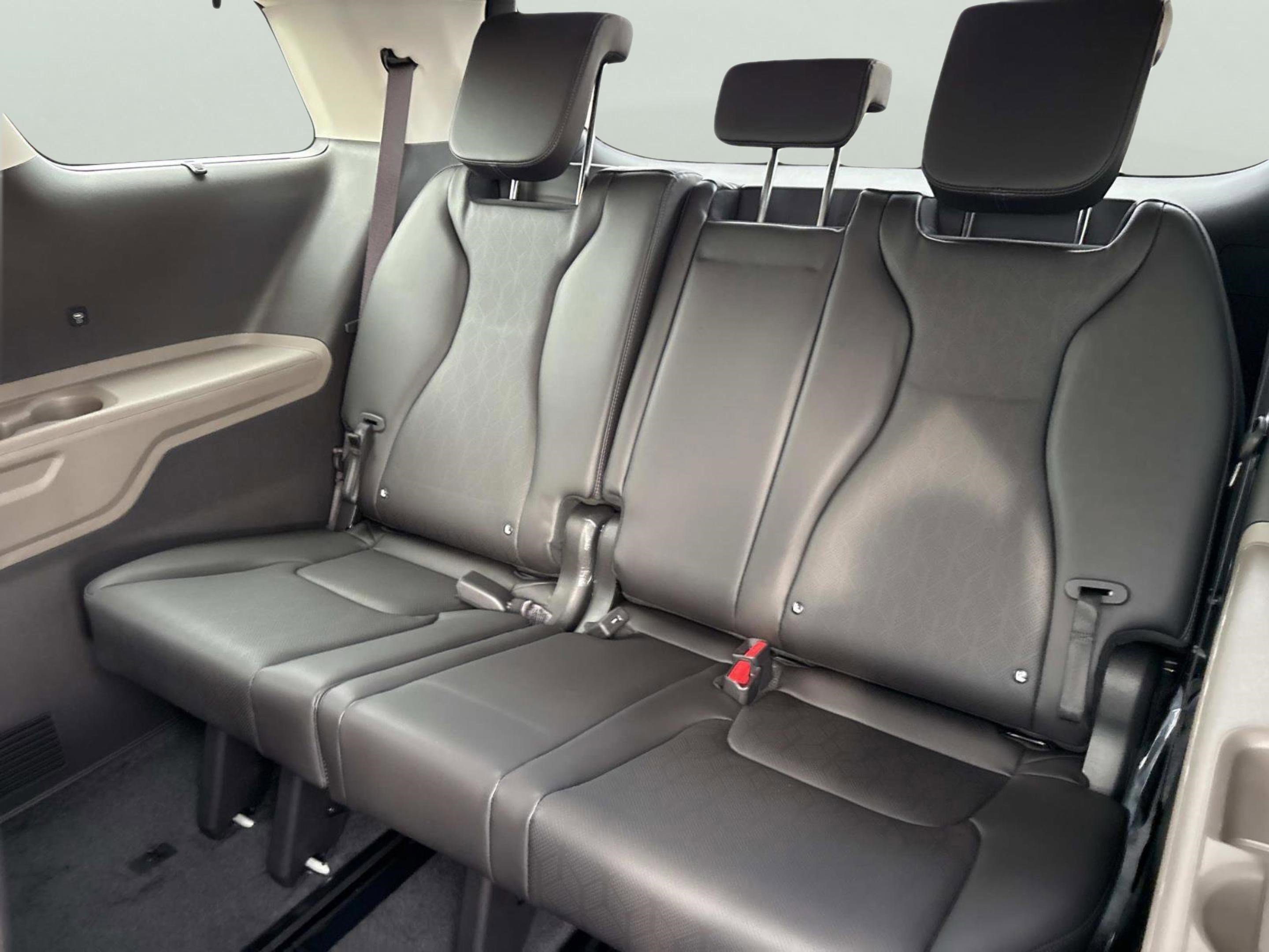 New 2026 Ivory Silver Kia EX image 19