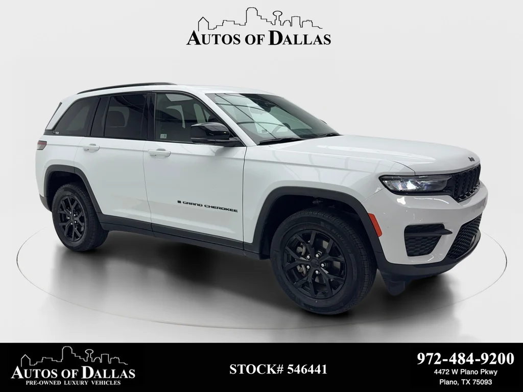 Used 2024 White/off-white Jeep Altitude image 1