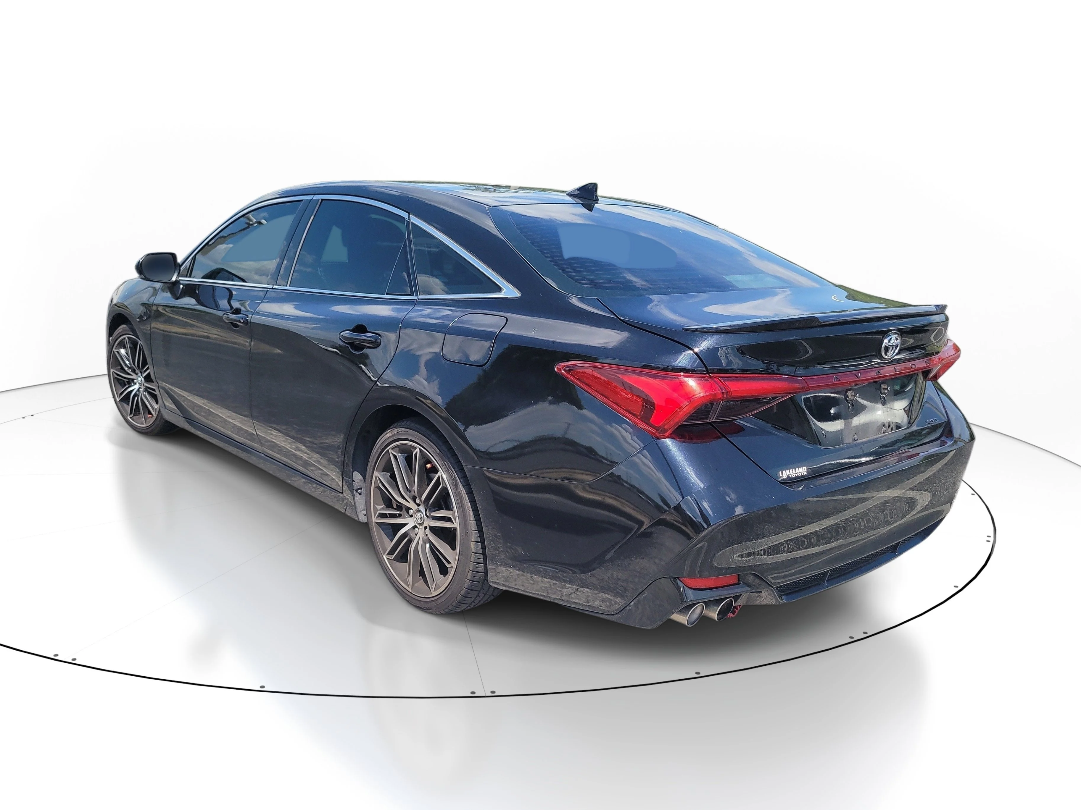 Used 2019 Midnight Black Metallic Toyota XLE image 5