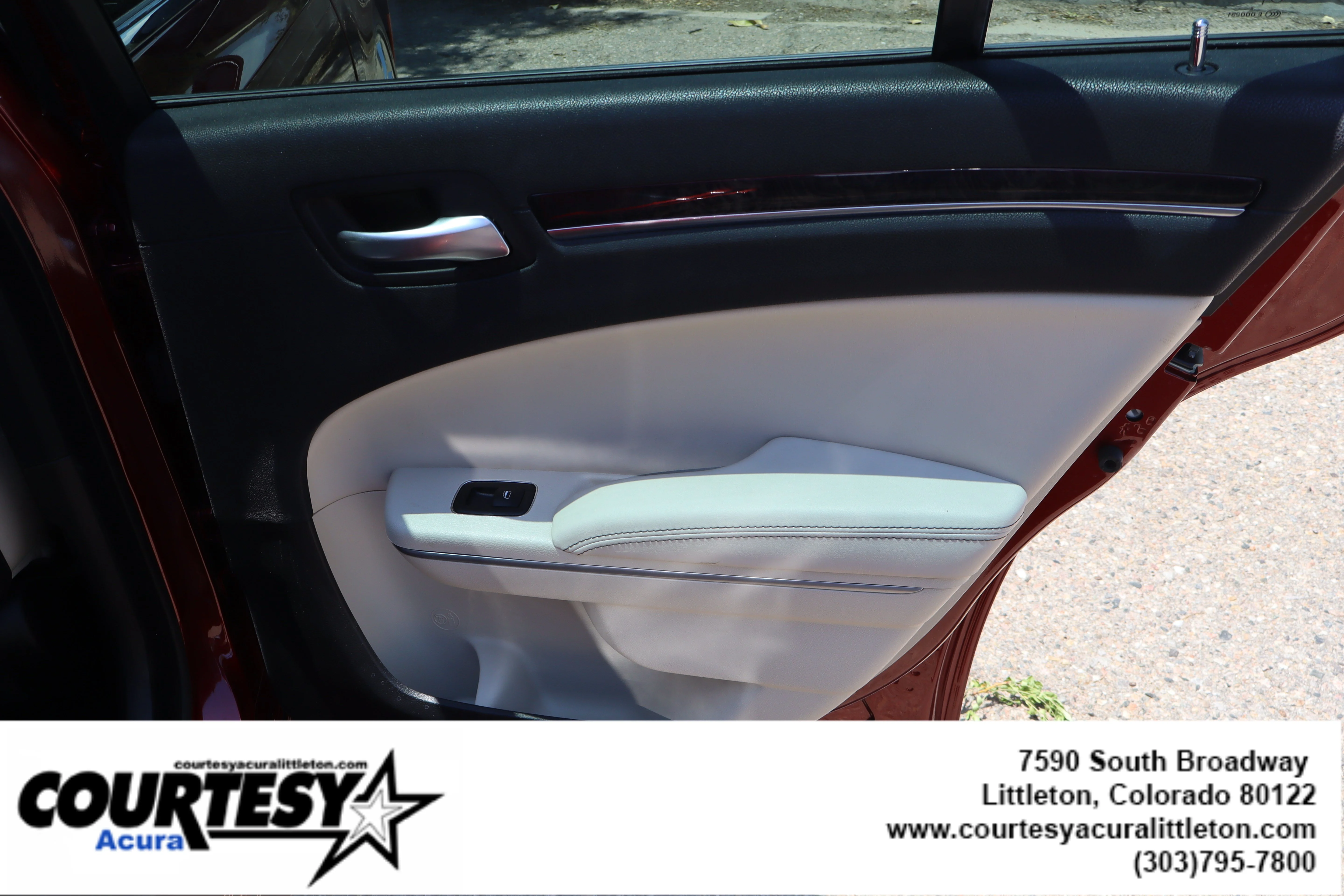 Used 2020 Velvet Red Pearlcoat Chrysler Limited image 30