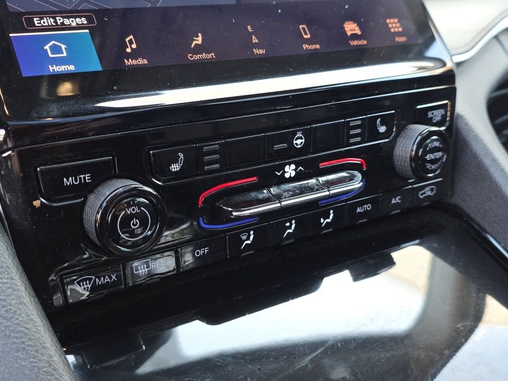 Used 2022 Black Jeep Limited image 25
