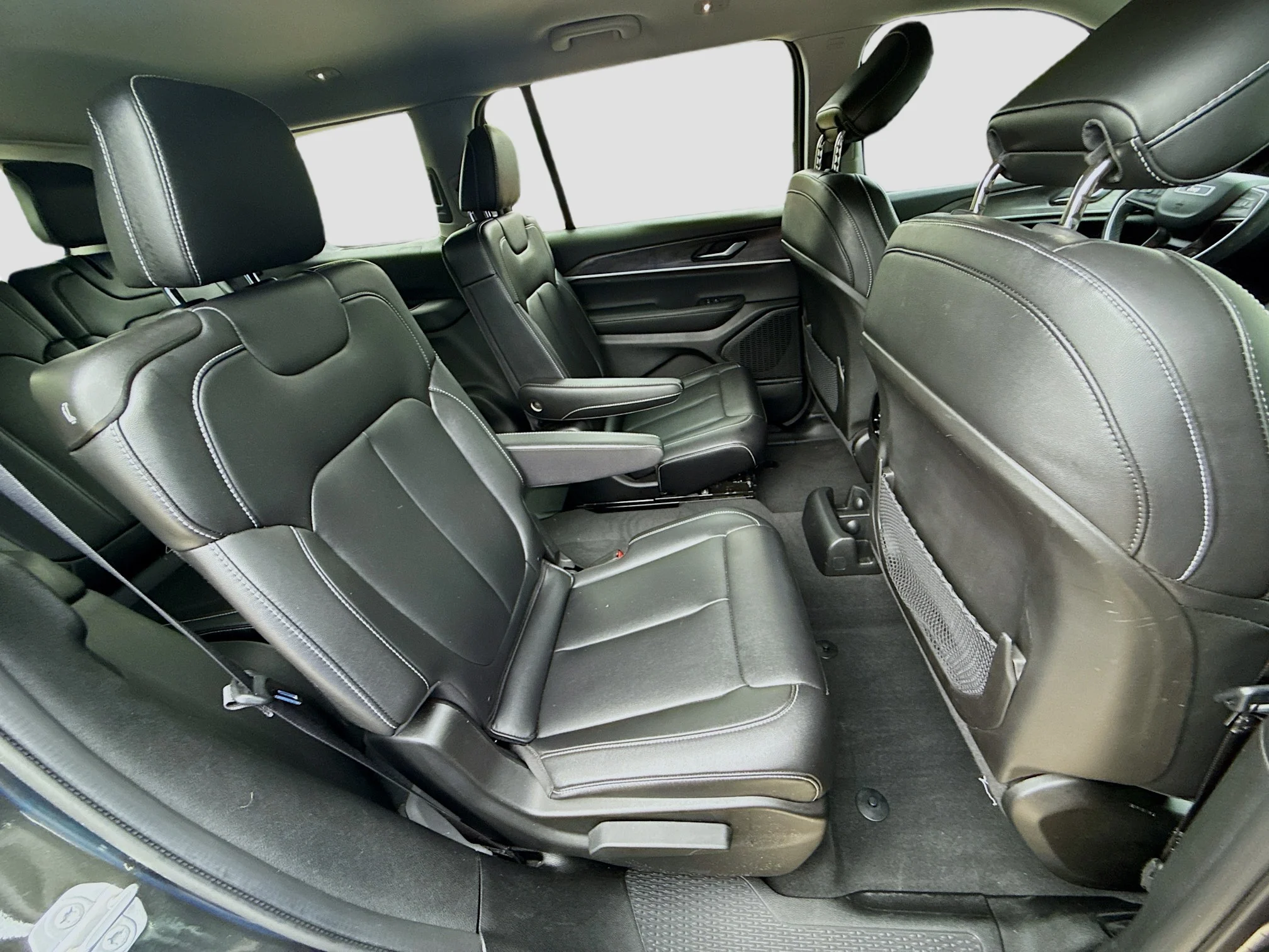 Used 2023 Rocky Mountain Pearlcoat Jeep Limited image 32