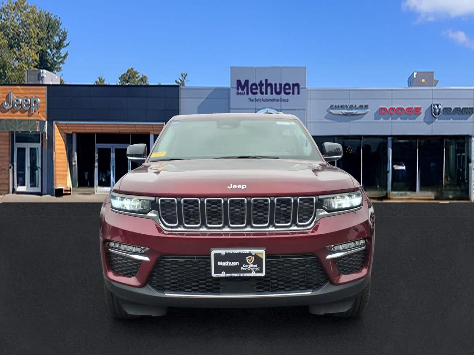Used 2023 Velvet Red Pearlcoat Jeep Limited image 2