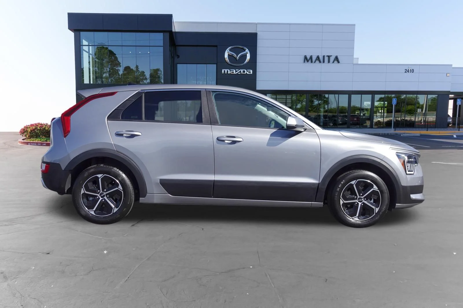 Used 2025 Steel Gray Kia LX image 2