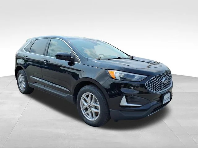 Used 2023 Black Ford SEL image 14