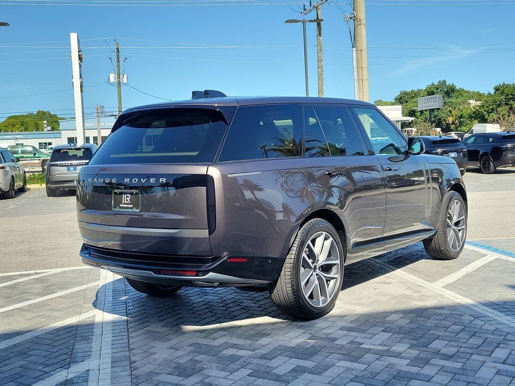 New 2026 Charente Grey LAND ROVER SE image 5