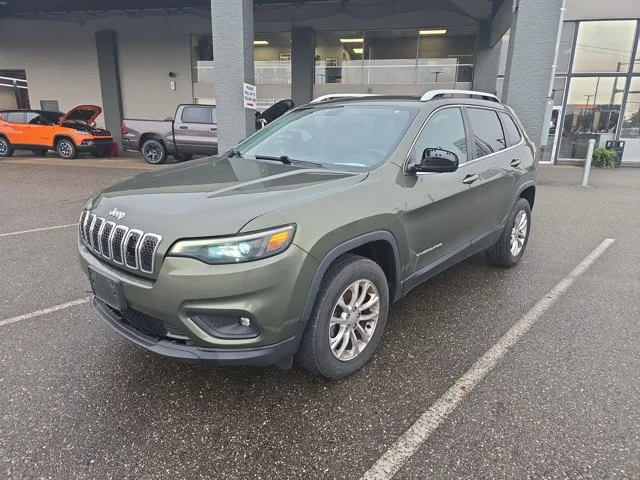 Used 2019 Green Jeep Latitude image 7