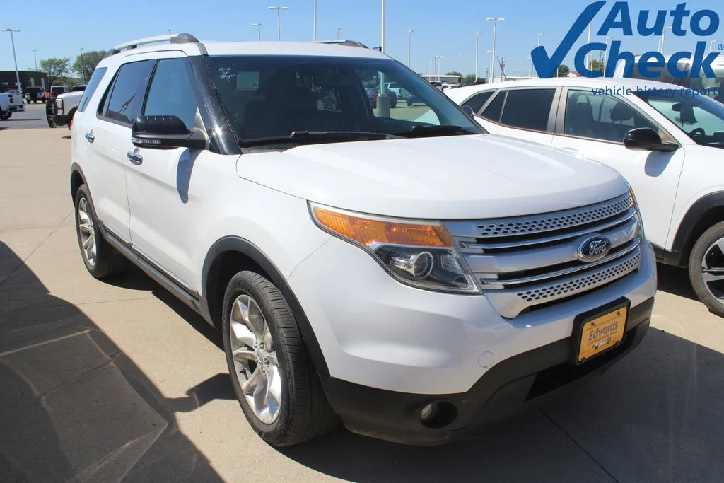 Used 2015 White Ford XLT image 1