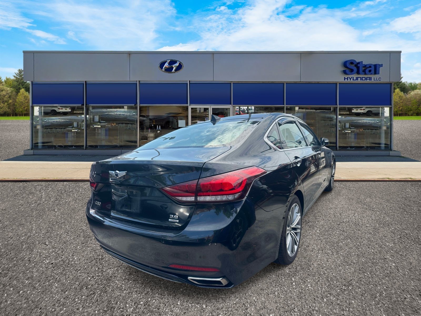 Used 2018 Black Genesis 3.8L image 4