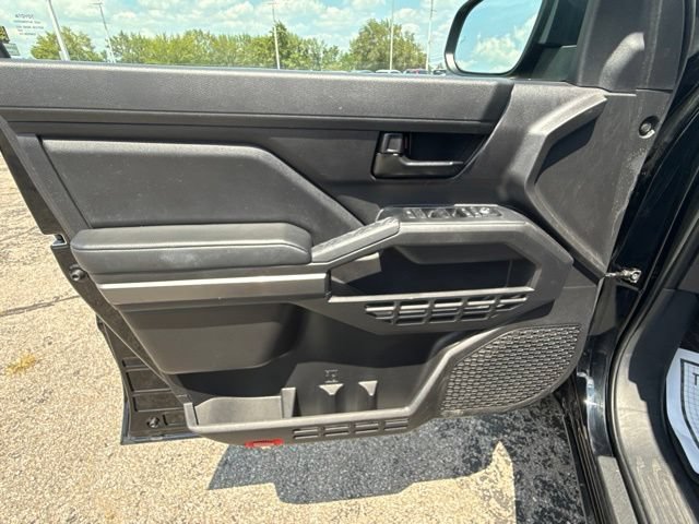 2025 Toyota Tacoma SR5 - Photo 16