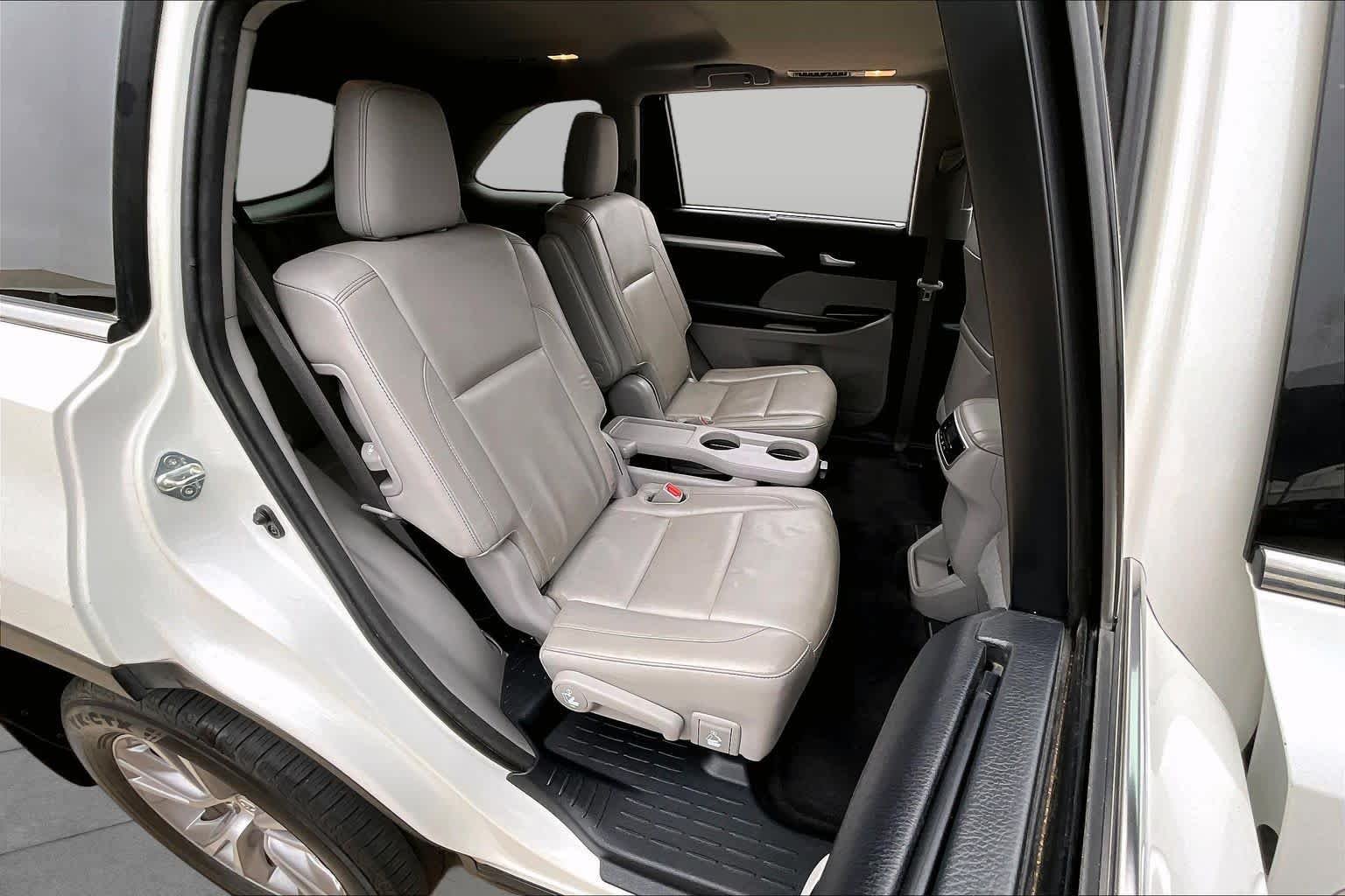 Used 2015 Blizzard Pearl Toyota XLE image 18