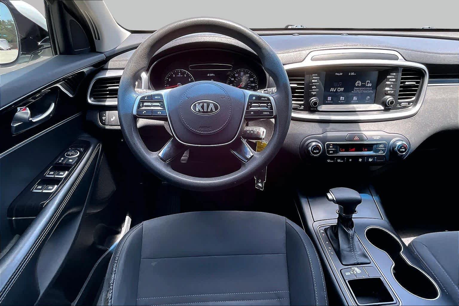 Used 2019 Snow White Pearl Kia LX V6 image 6