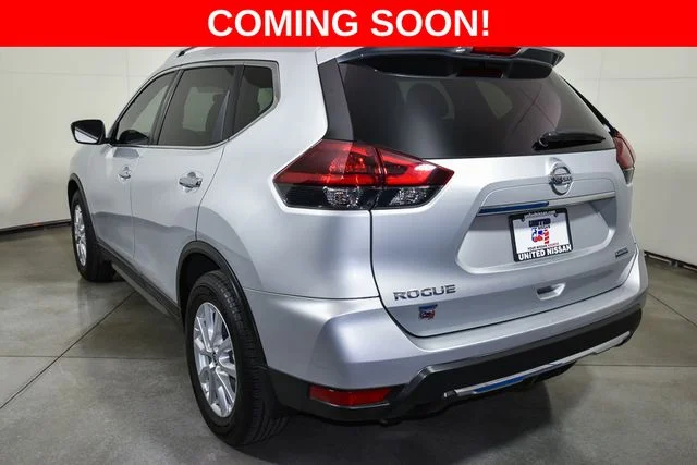 Used 2020 Silver Nissan S image 3