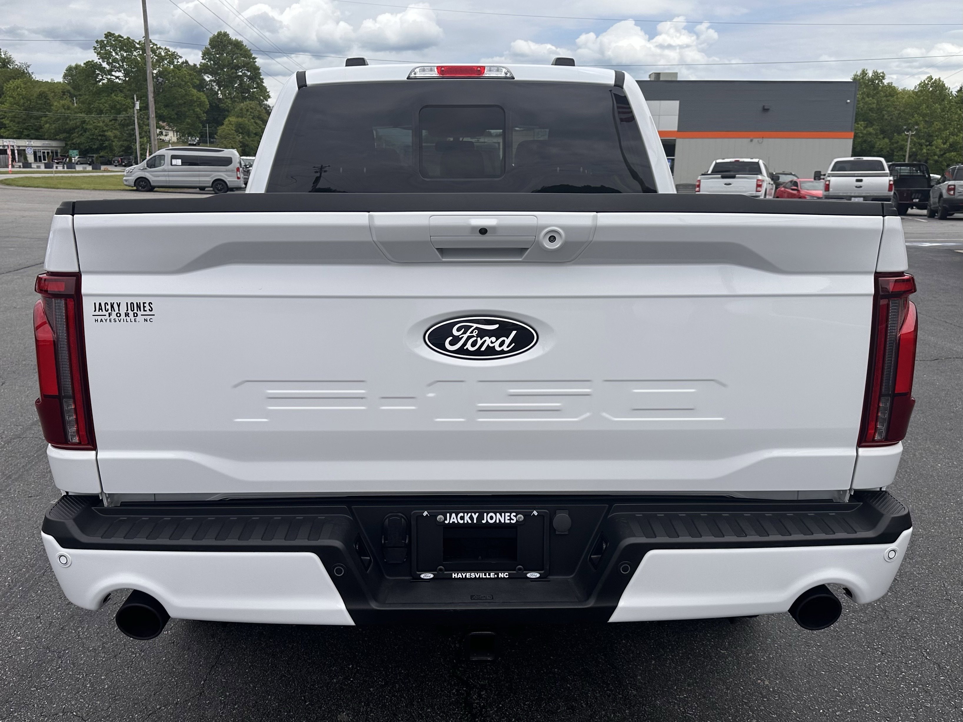 Certified Used 2025 Oxford White Clearcoat Ford LARIAT image 7