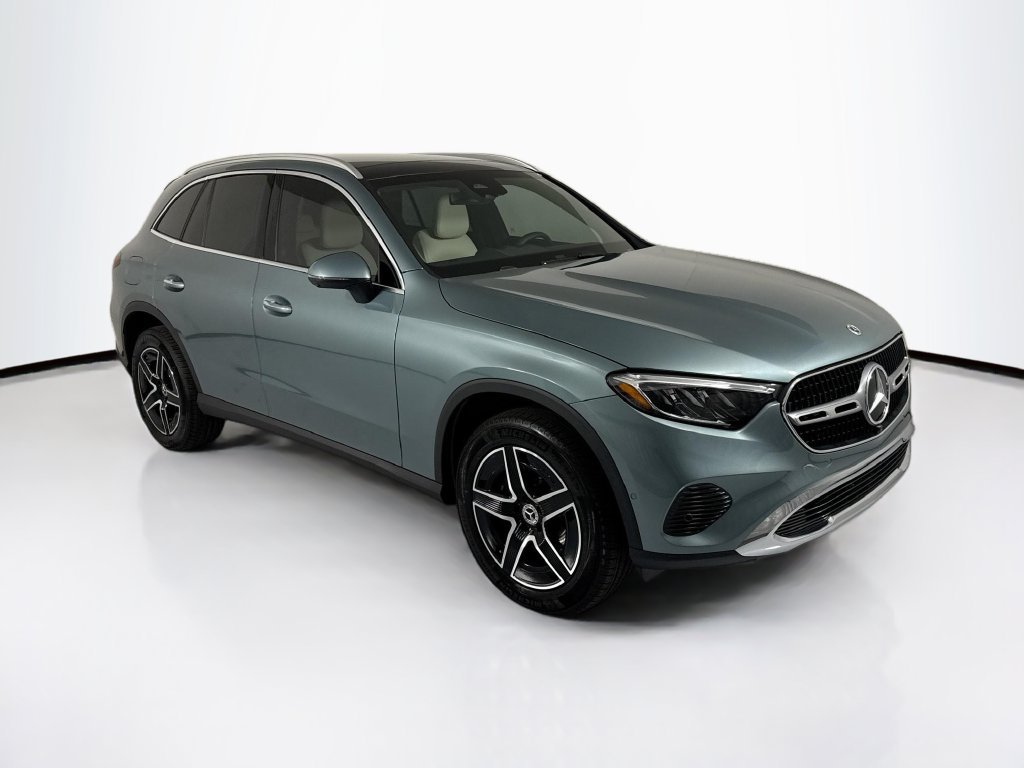 New 2027 Verde Silver Metallic Mercedes-Benz GLC 300 image 3