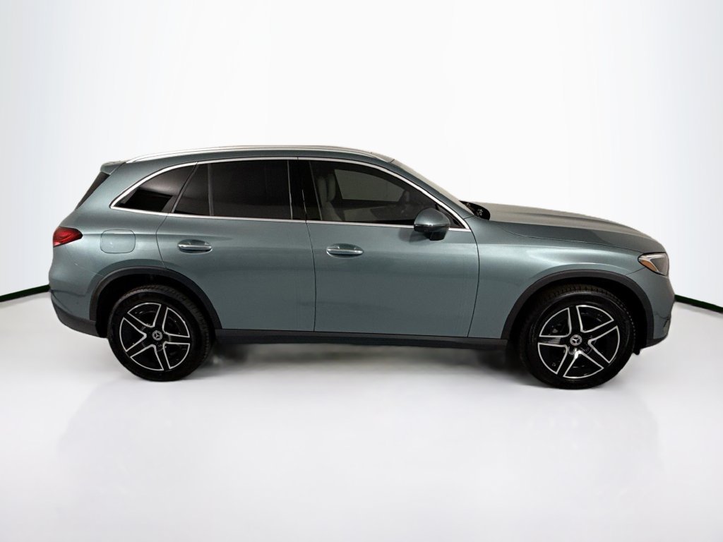 New 2027 Verde Silver Metallic Mercedes-Benz GLC 300 image 4