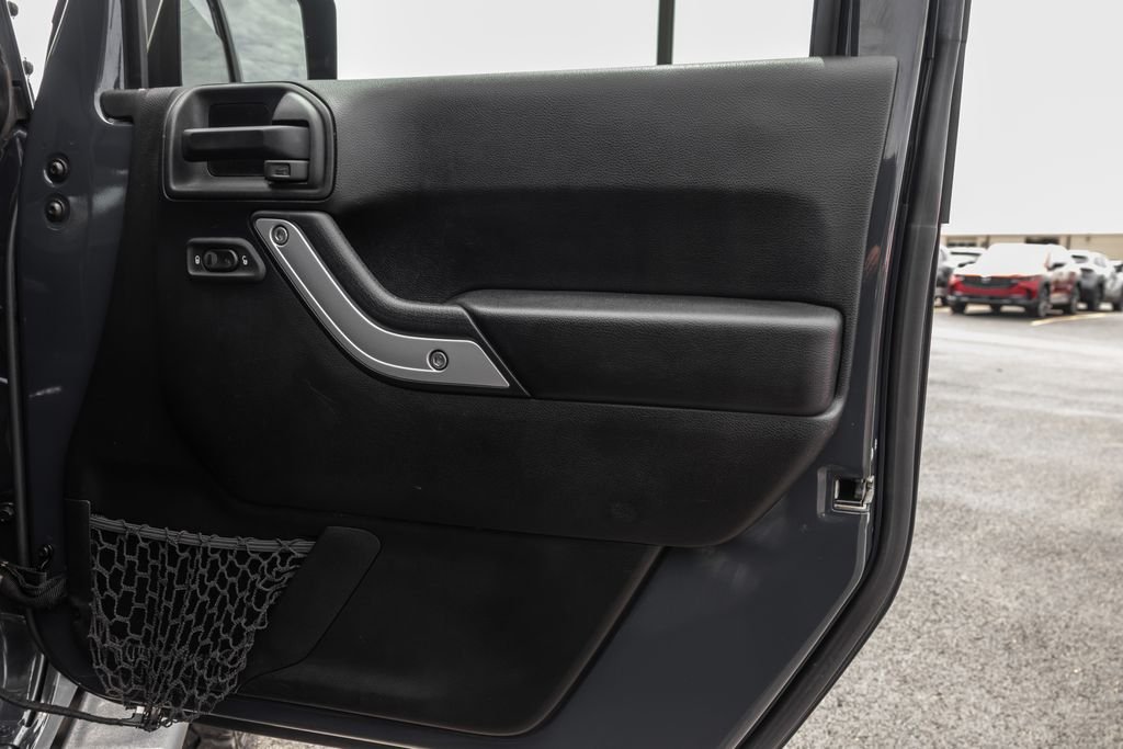 Used 2017 Black Jeep Unlimited Sahara image 33