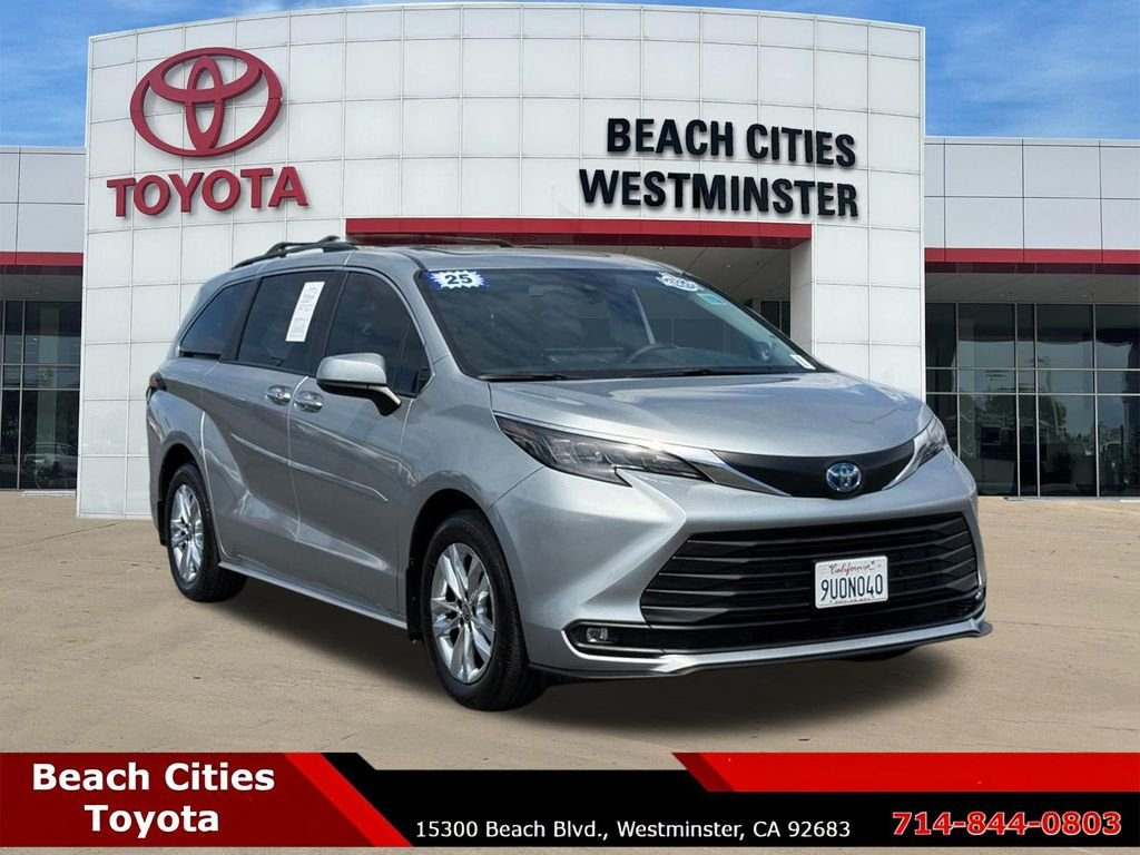 2025 Toyota Sienna XLE 7-Passenger Hybrid FWD's photo