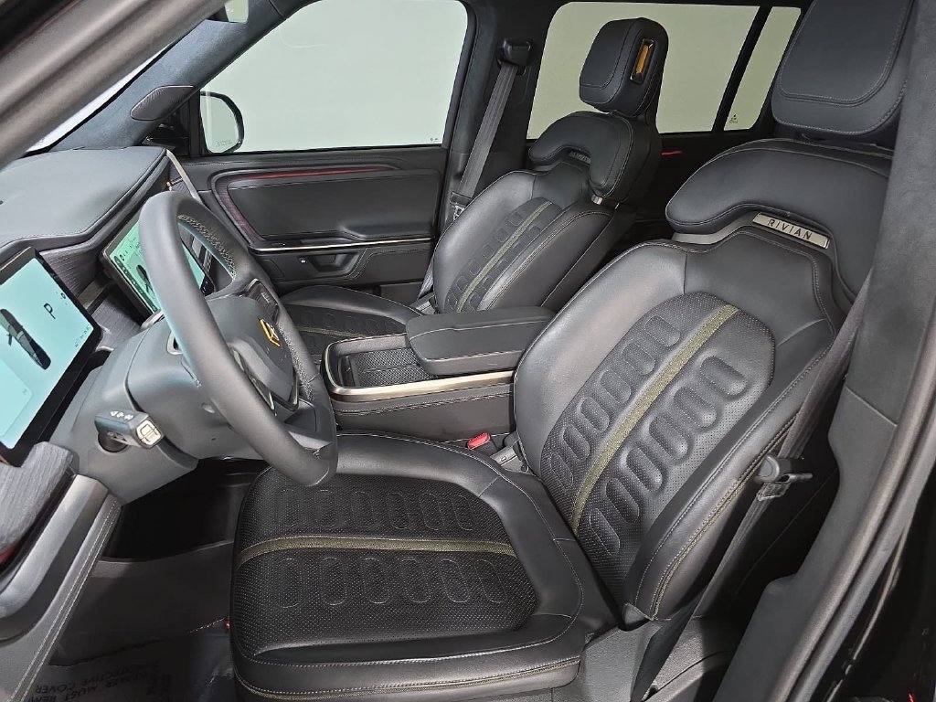 Used 2025  Rivian Adventure Dual Motor Standard Pack image 5