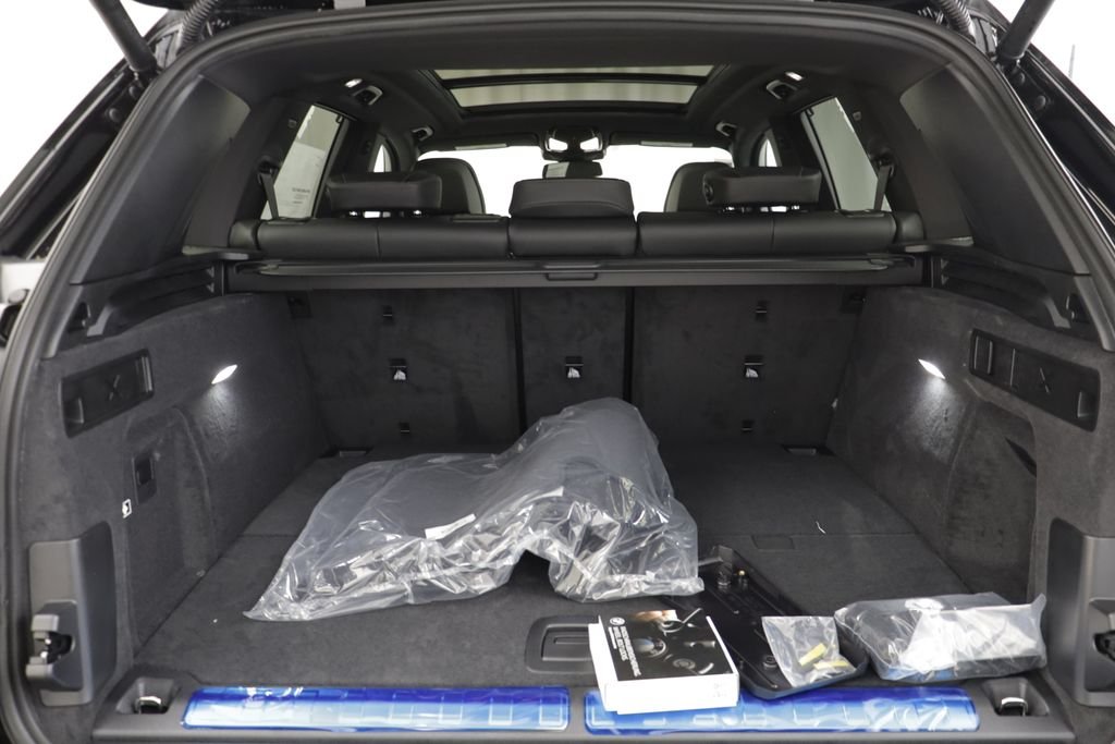 New 2026 Black Sapphire Metallic BMW xDrive50e image 19