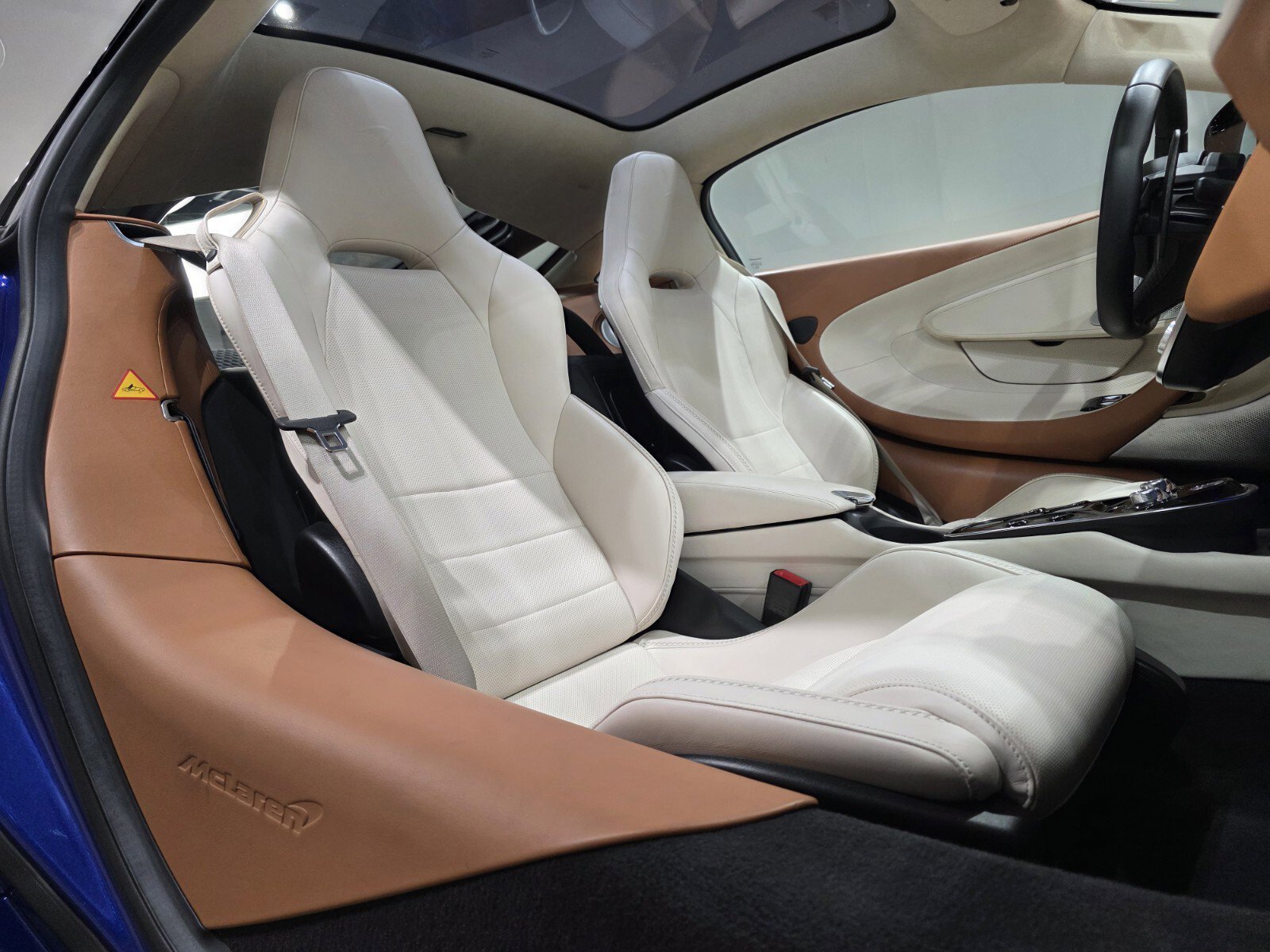 Used 2023 Aurora Blue McLaren  image 18