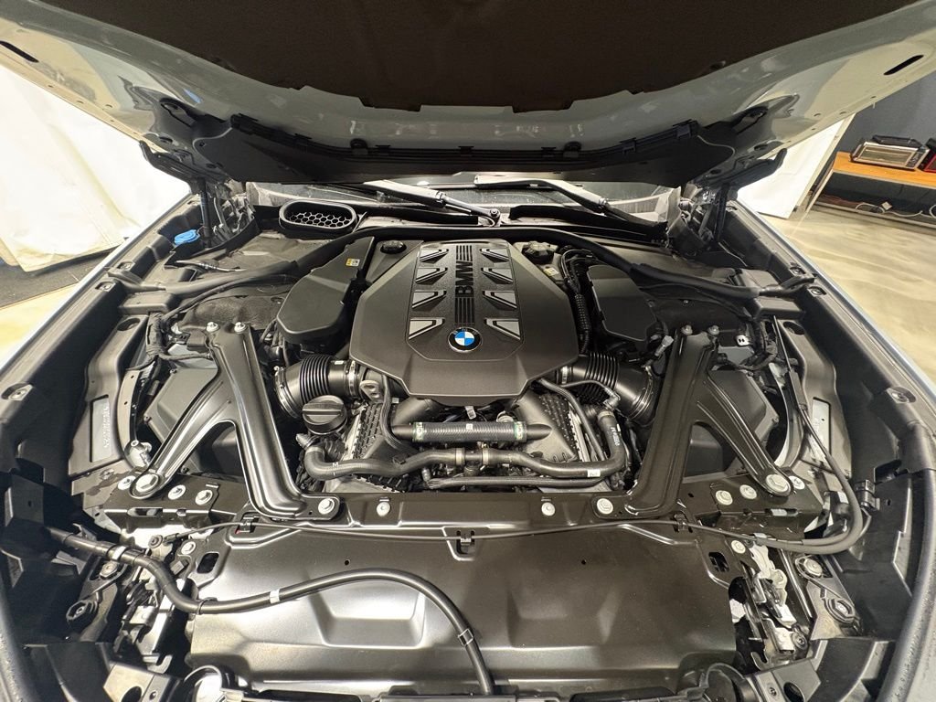 Used 2026 Gray BMW 760i xDrive image 29