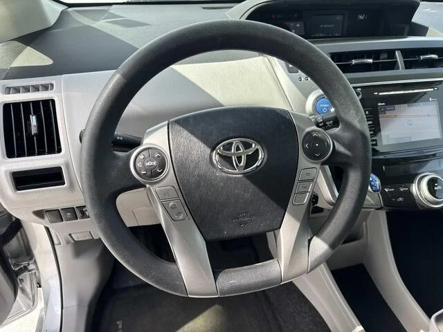 Used 2015 Classic Silver Metallic Toyota Three image 21