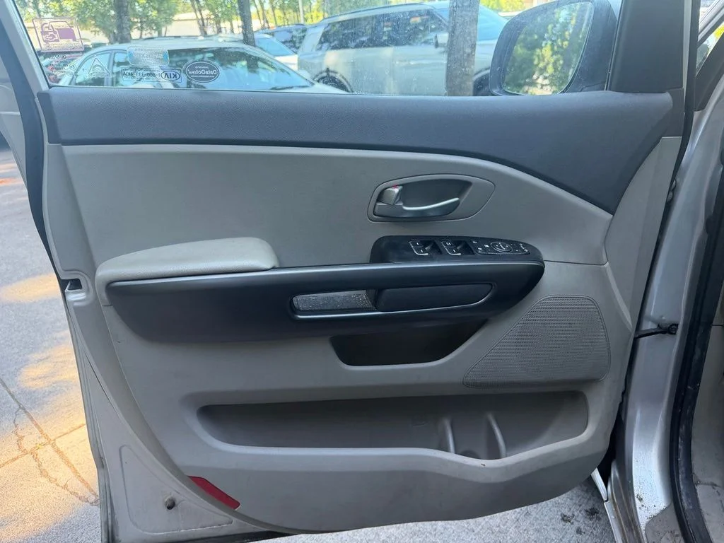 Used 2016 Bright Silver Metallic Kia LX image 8