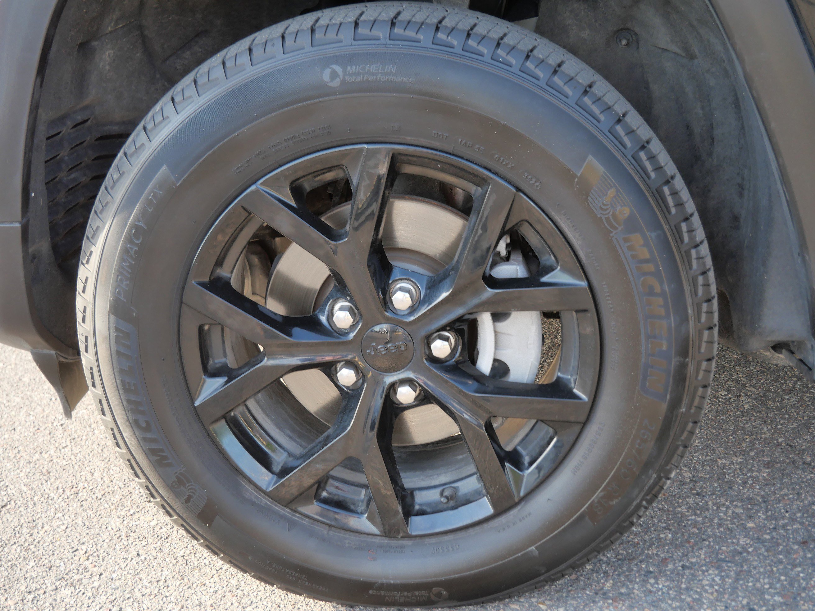 Used 2025 Diamond Black Crystal Pearlcoat Jeep Altitude image 15