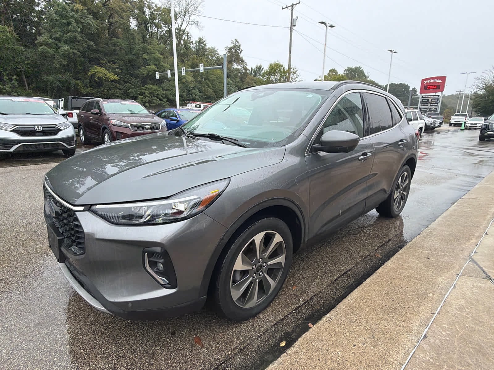 Used 2023 Gry/grey Ford Platinum image 3