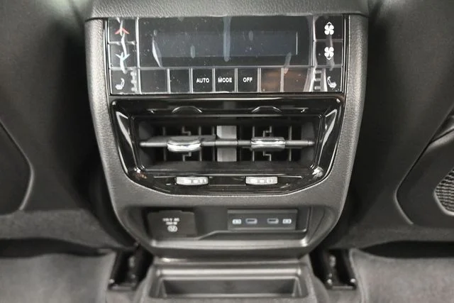 New 2026 Steel Blue Exterior Paint Jeep Limited Reserve image 25