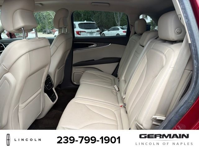 Used 2018 Red Lincoln Reserve image 12