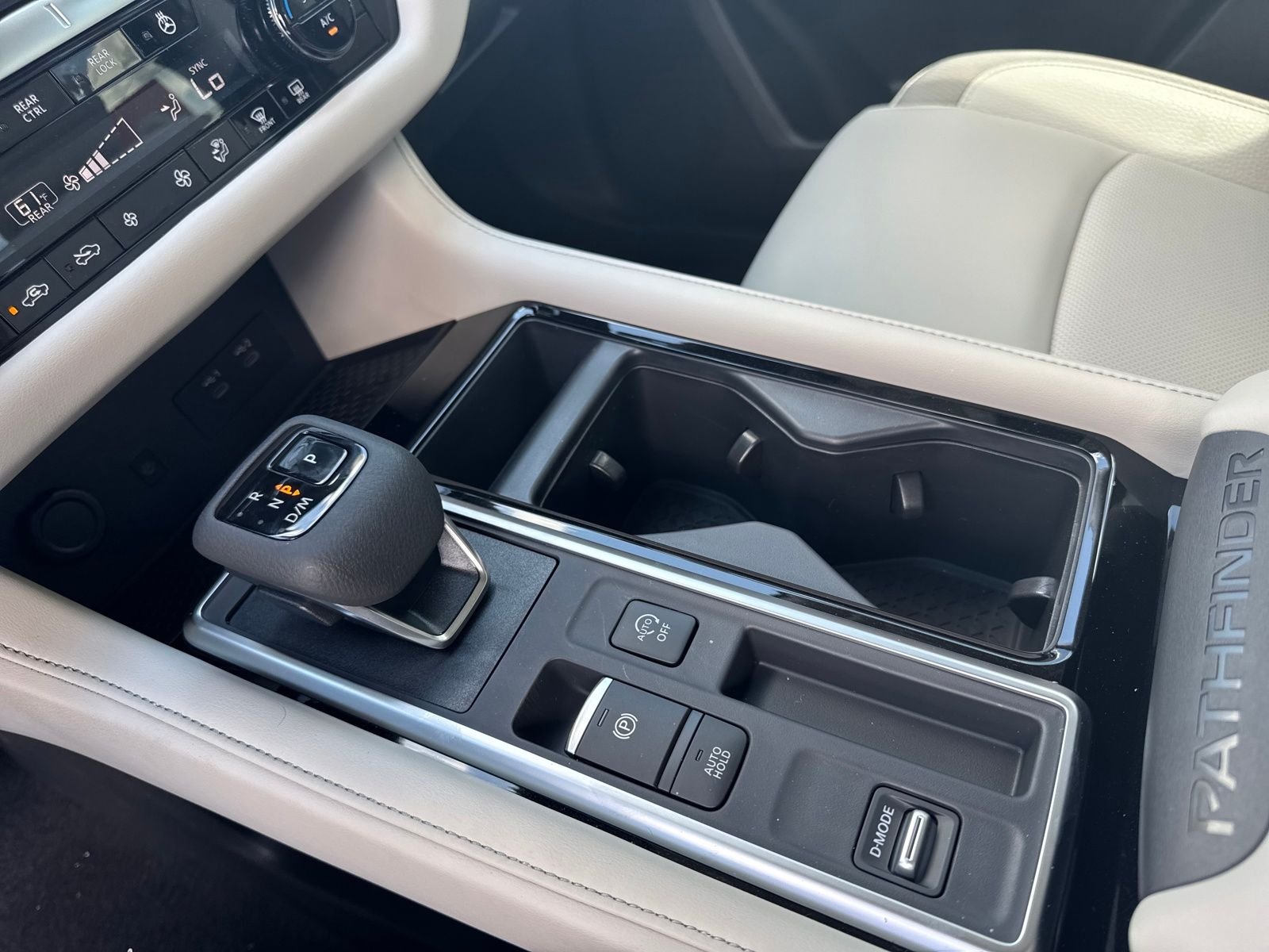 New 2026 Nissan Pathfinder SL 4D Sport Utility