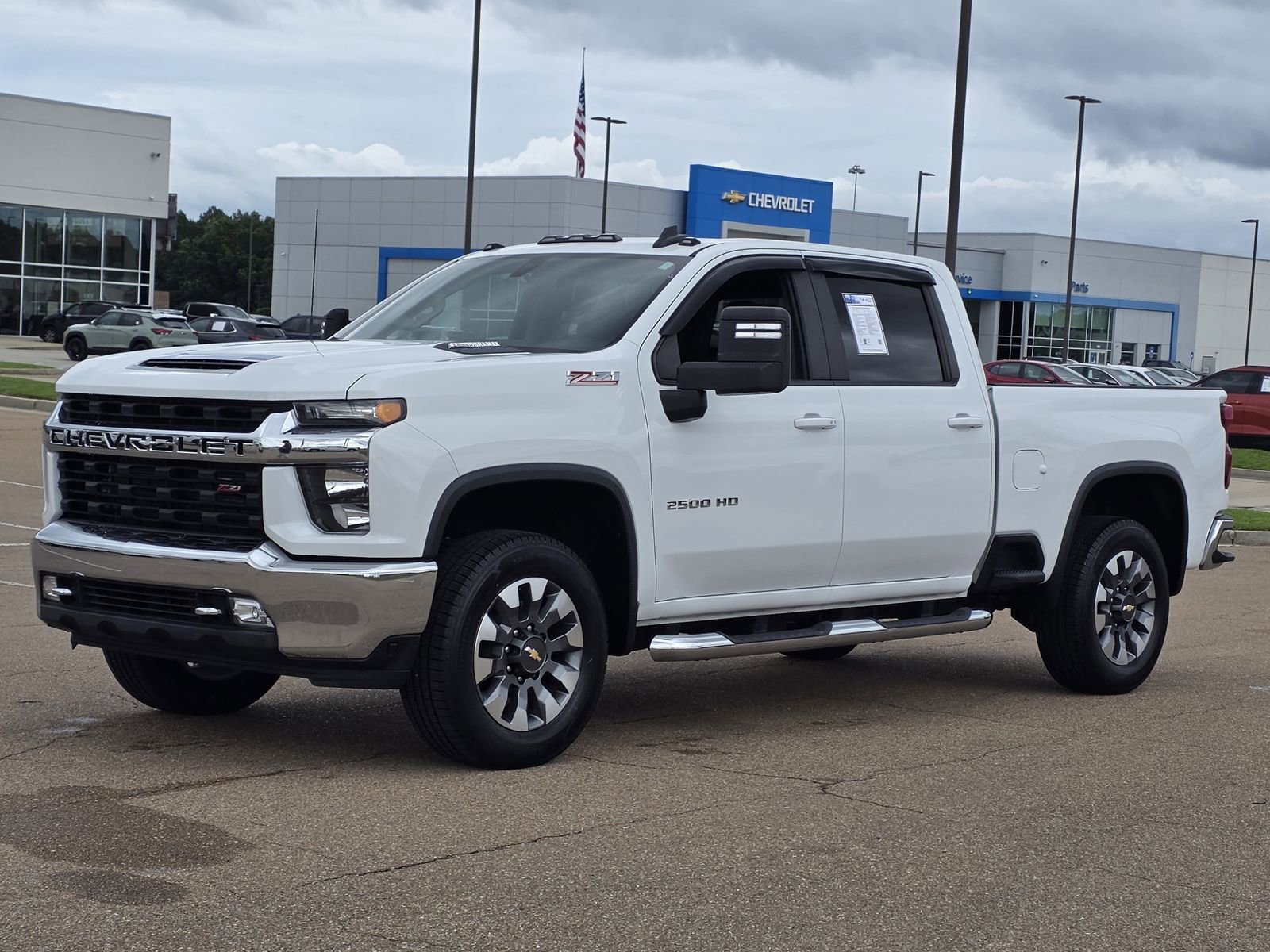 2022 Chevrolet Silverado HD LT 4WD Crew Cab Standard Box's photo