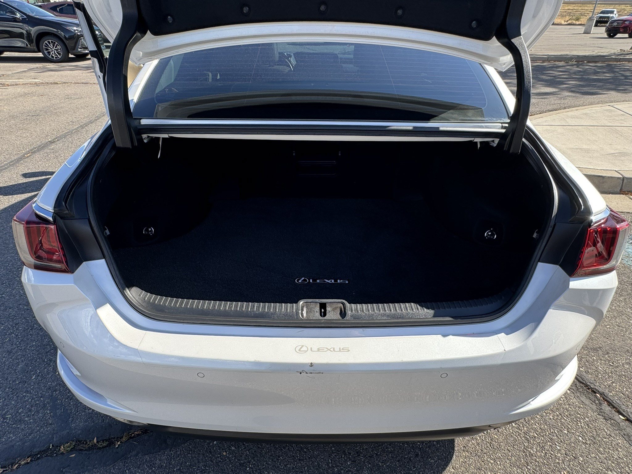 Used 2019 Eminent White Pearl Lexus 350 Luxury image 19