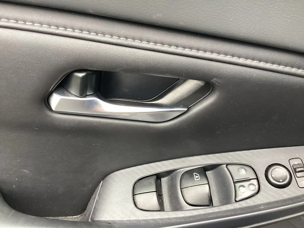 Used 2022 Gray Nissan SV image 39