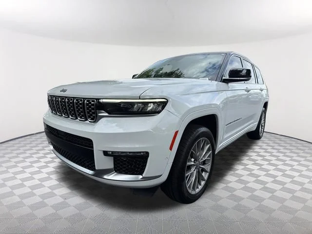 Used 2022 White Jeep Summit 4x2 image 1