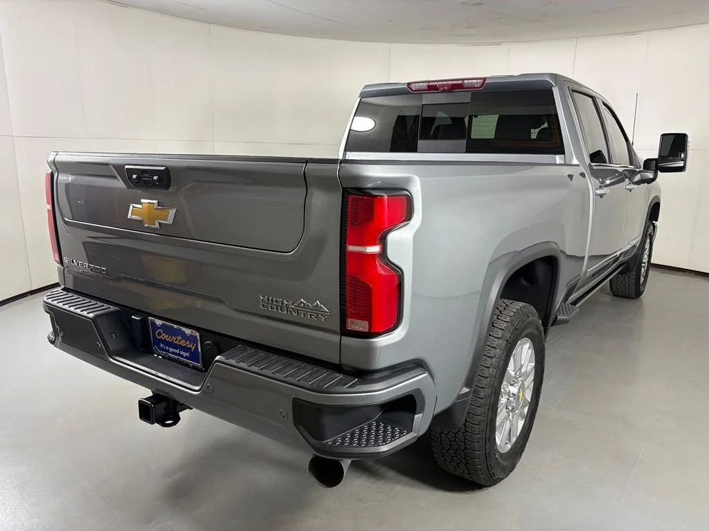 Used 2025 Gray Chevrolet High Country image 10