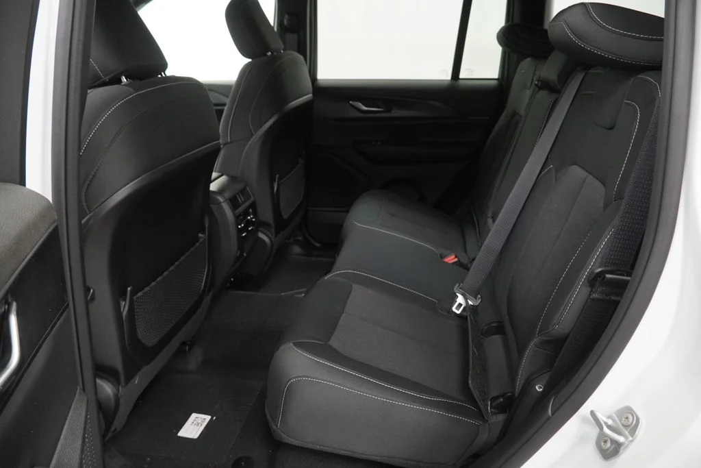 New 2026 Bright White Clear-Coat Exterior Paint Jeep Laredo image 17