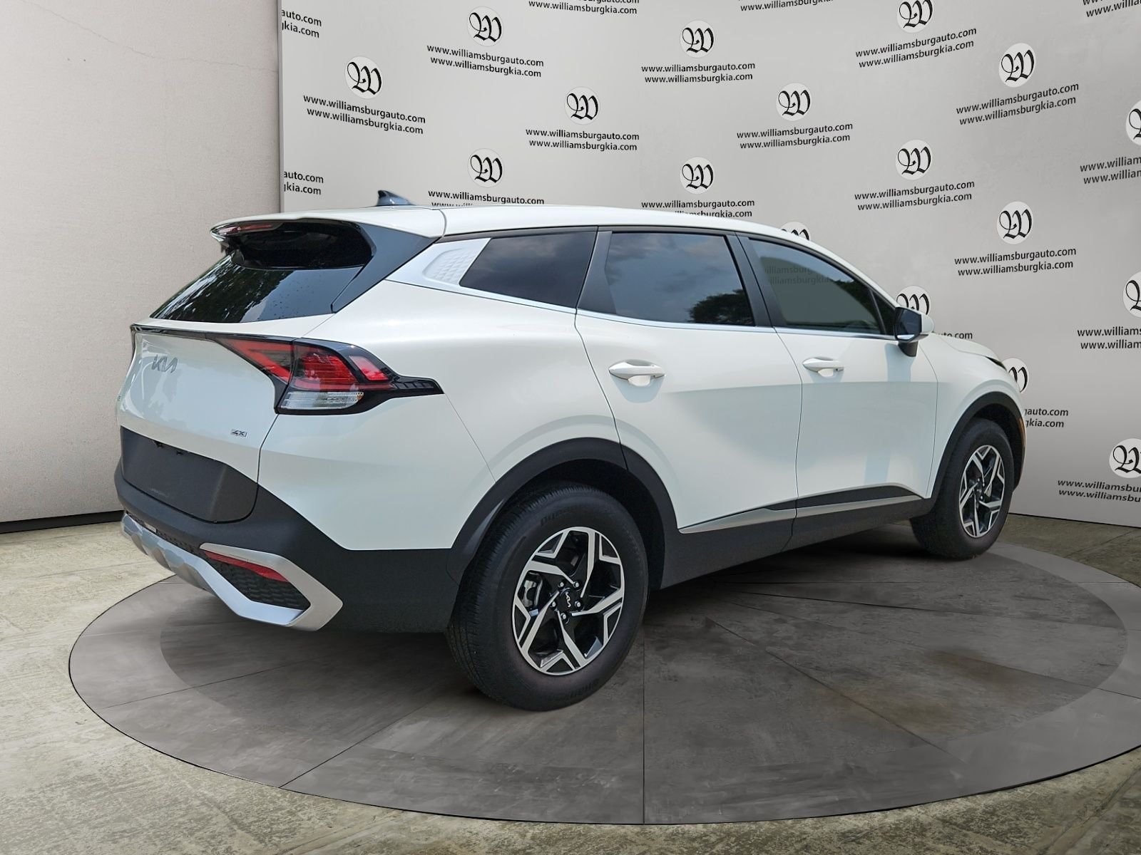 Used 2025 White Kia LX image 5