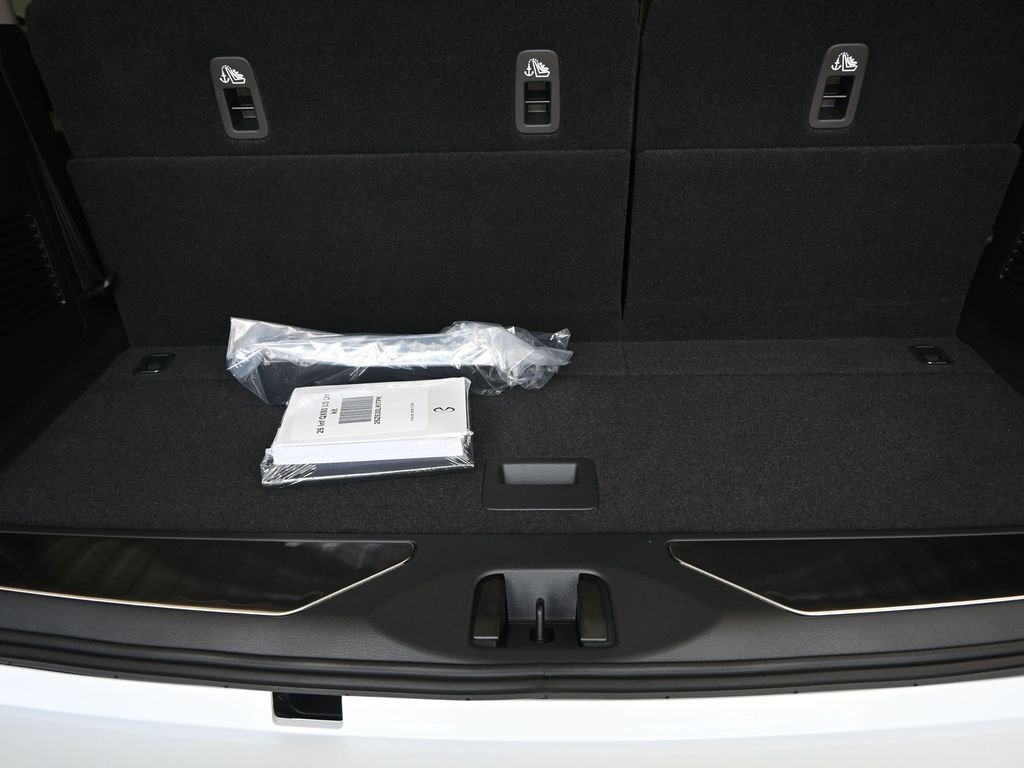 New 2026 RADIANT WHITE INFINITI Luxe 2WD image 21
